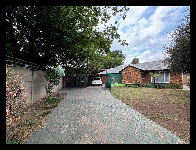 3 BEDROOM HOUSE FOR SALE IN BONAERO PARK